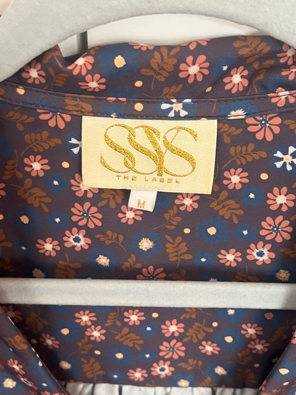 SSYS Gemma Peter Pan
Collared Long Sleeve Blue Floral Top NWOT Medium - Picture 7 of 9